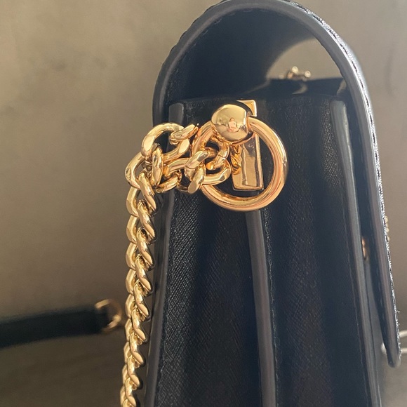 SOLD-Tory Burch Emerson Envelope Adjustable Shoulder bag - Picture 6 of 10